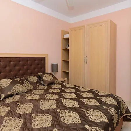 In Harmony Suites 9 *